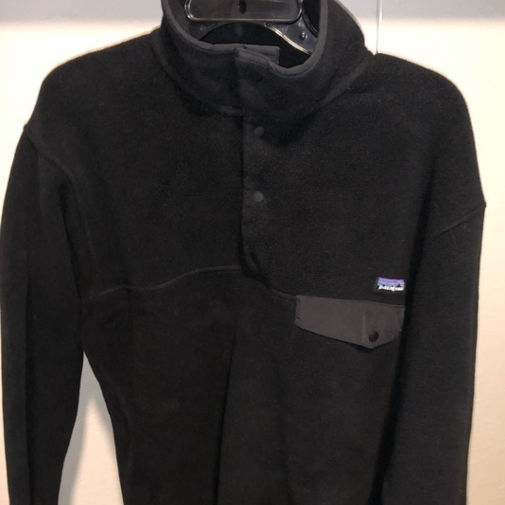 Men’s black Patagonia pullover